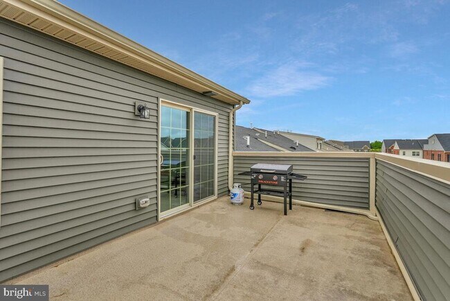 Building Photo - 8010 Robinson Mnr Rd