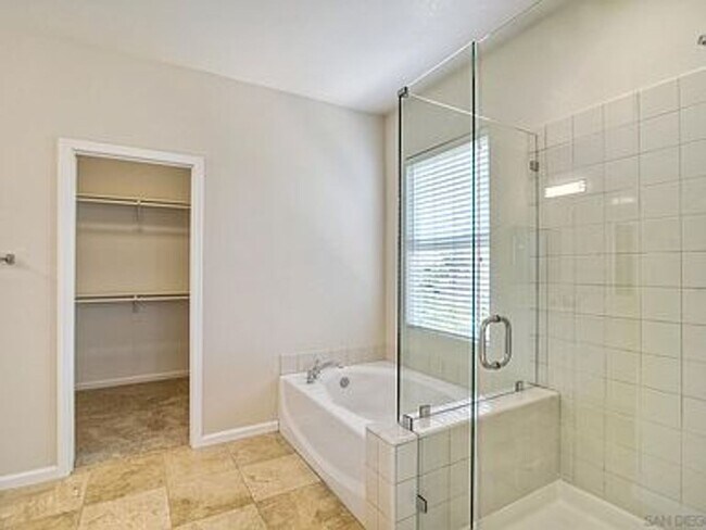 Building Photo - Stylish Torrey Santa Fe Living – 4 Bed, 2.5 Bath Gem