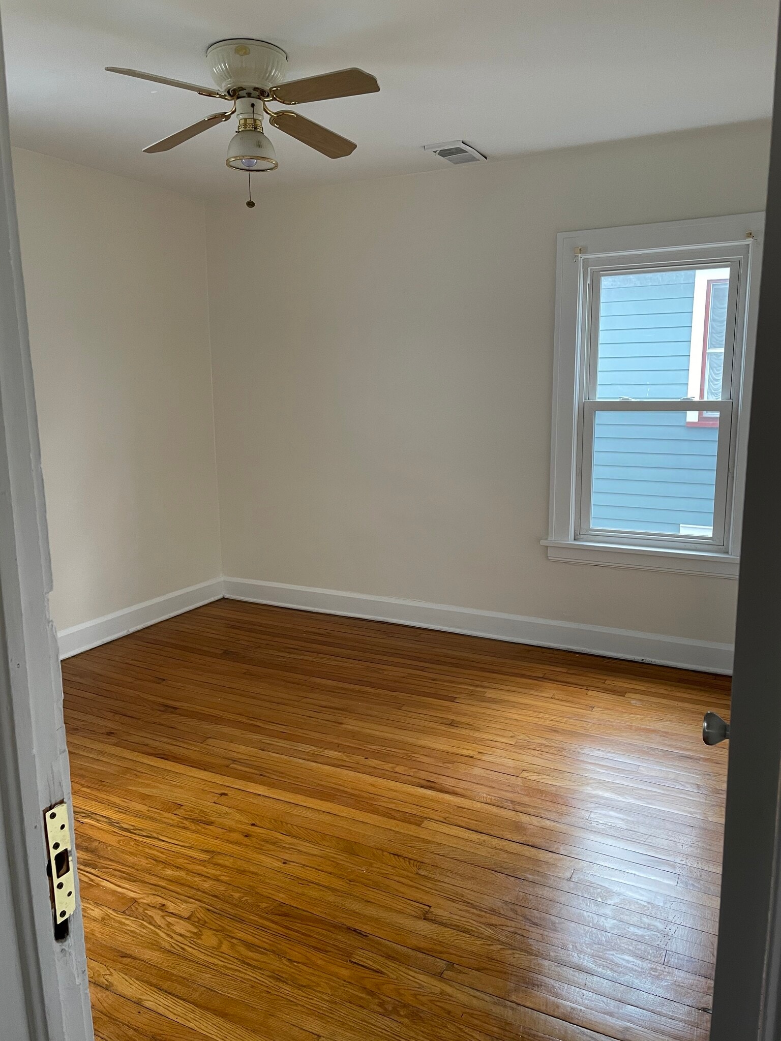 Room 1 - 1331 Nelson St