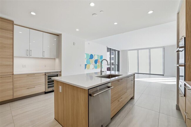 Building Photo - 301 1st St S