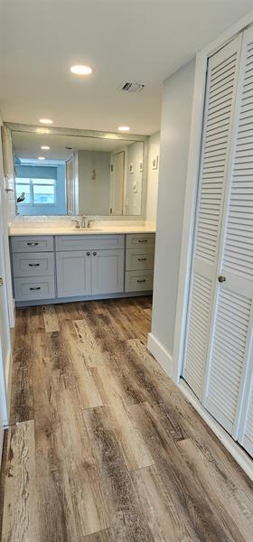 Building Photo - 299 N Riverside Dr