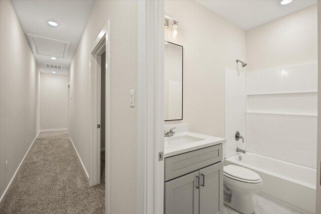 Building Photo - 585 Galt Dr