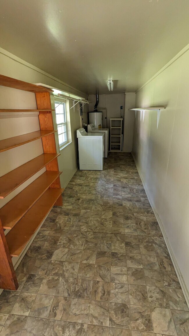 laundry room - 804 Wabash Ave