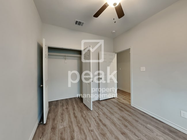Building Photo - Fort Worth Duplex NOW LEASING for a July M...