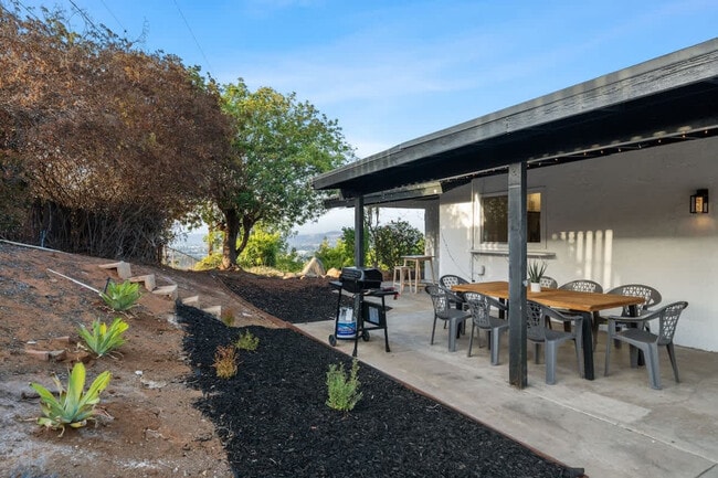 Building Photo - 5048 Bluff Pl