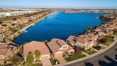 Building Photo - Lake front single story home in gated community!