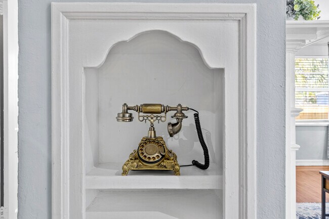 Building Photo - 3201 Poinsettia Ave