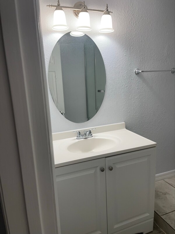 Building Photo - 1335 E Bay St