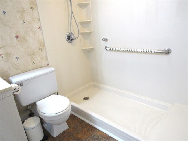 Building Photo - 2804 Victoria Way