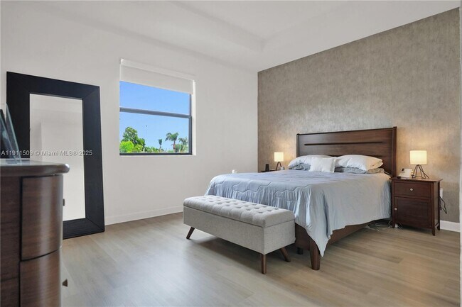 Building Photo - 909 NE 211th St