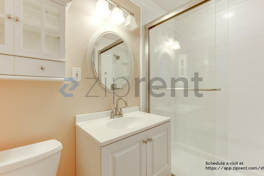 Building Photo - 380 Mt Defiance Cir SW