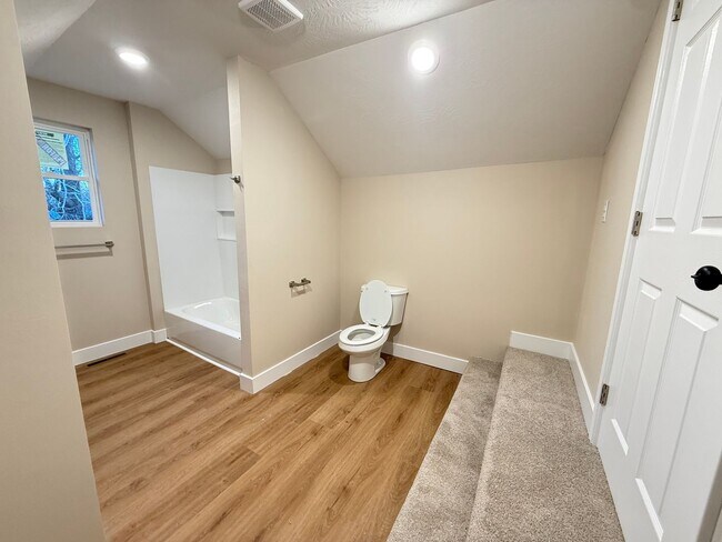 Building Photo - 4 Bed 2 Bath Aurora, MO