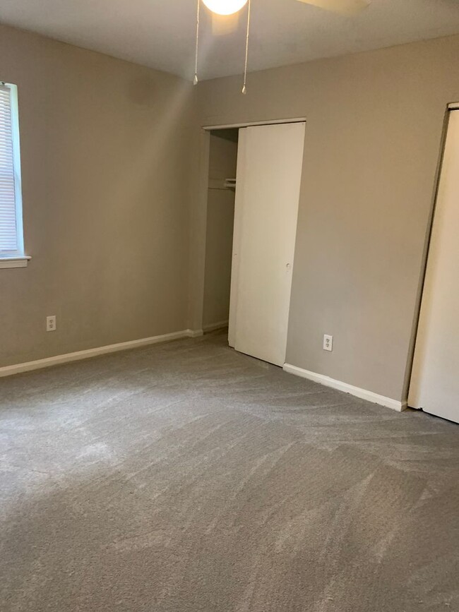 Building Photo - 4948