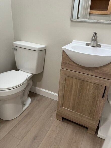1/2 Bath - 88 Scott Rd