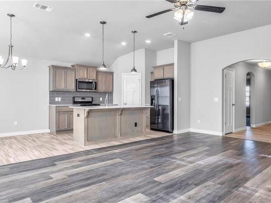 Building Photo - 806 Barbaroot Dr