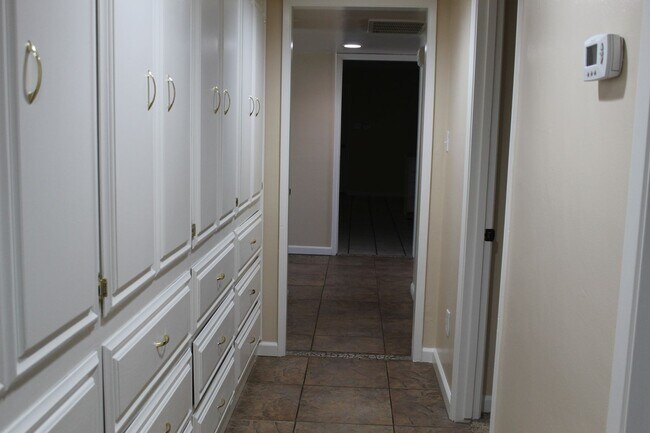 Building Photo - 804 Ferdinand Ct