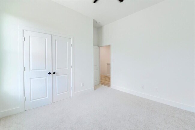 Building Photo - "Charming 3-Bed Oasis with 2.5 Baths & 1,707 Sq Ft in Houston's Heart!"