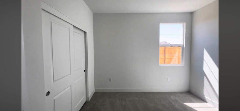 Building Photo - 1240 N Martorella Ave