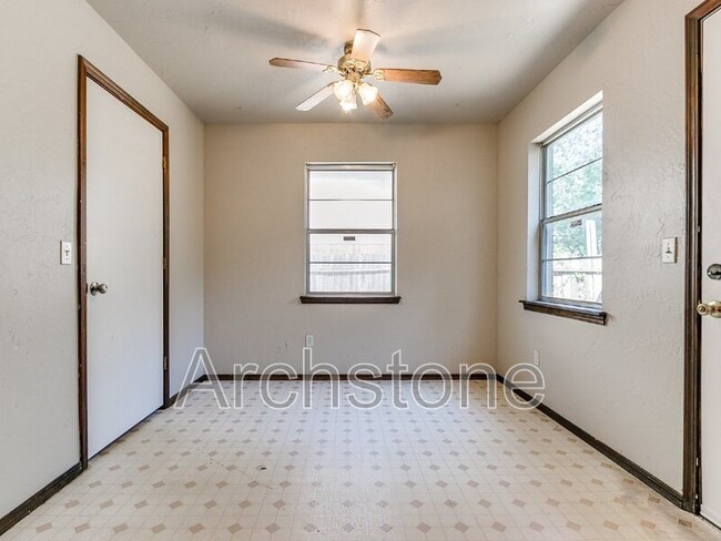 Building Photo - 5216 Coble St