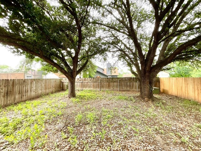 Building Photo - *MOVE IN SPECIAL* 2-Story 3 Bedroom / 2.5 Bath Home Near Lackland AFB!