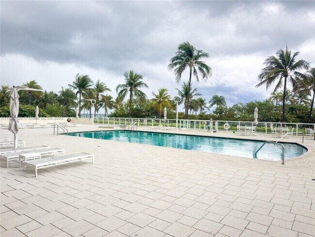 Building Photo - 10185 Collins Ave