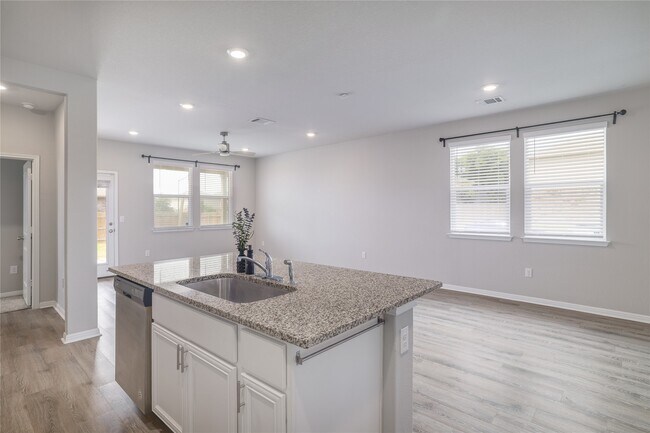 Building Photo - 445 Shiner Ln