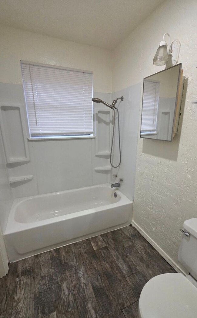 Building Photo - 3 bedroom 1 bath