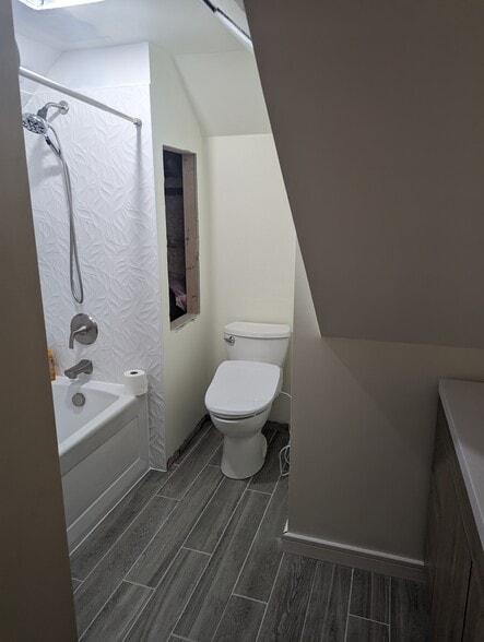 Building Photo - 163 Franklin St