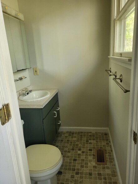 Master bath - 5336 Charles Ave