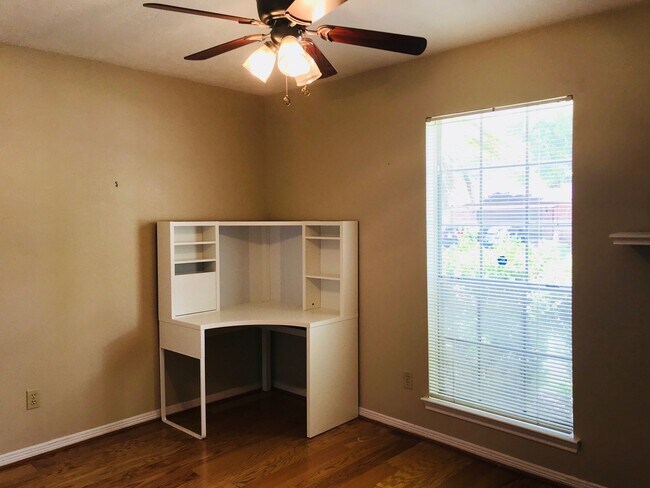Building Photo - 4747 Backenberry Dr