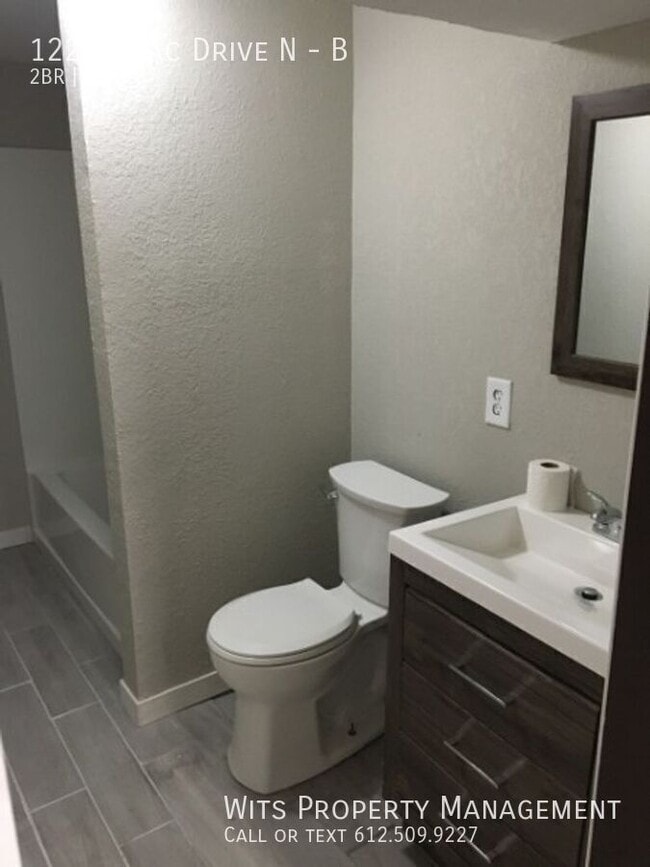 Building Photo - 1220 Lilac Dr N