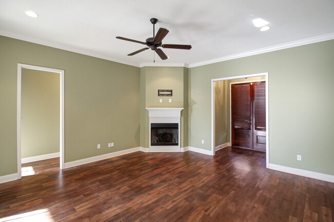 Building Photo - 165 Harvey Cir