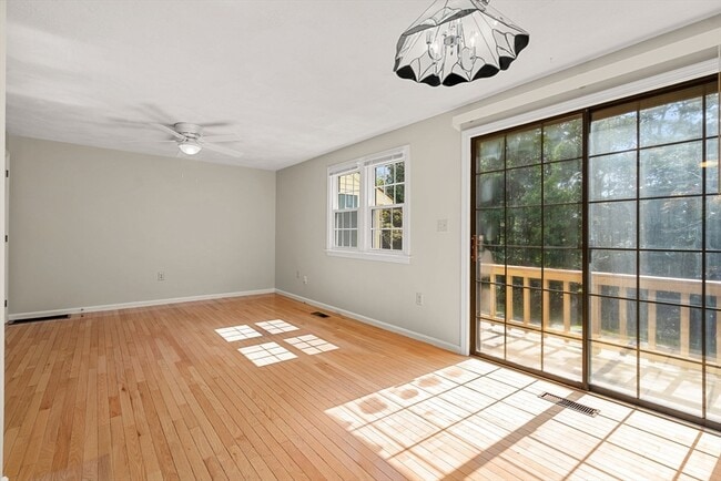 Building Photo - 290 Apache Way