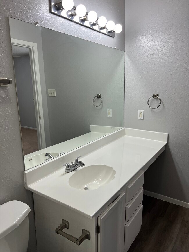 Building Photo - 9713 Village Briar