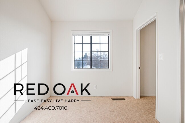 Building Photo - 4651 Cahuenga Blvd