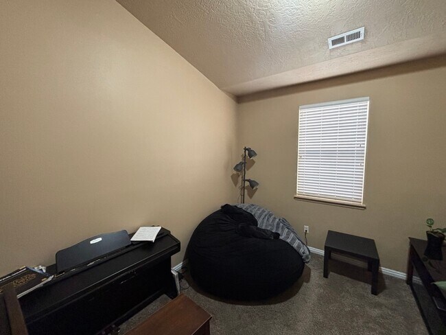 Building Photo - 10993 Birch Creek Rd
