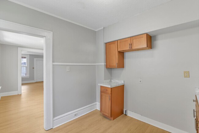 Building Photo - 157 S Eureka Ave