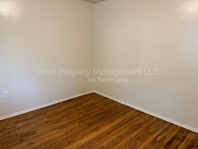 Building Photo - 3817 Woodlake Dr