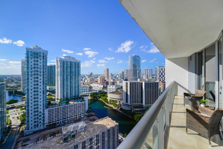 Building Photo - 485 Brickell Ave