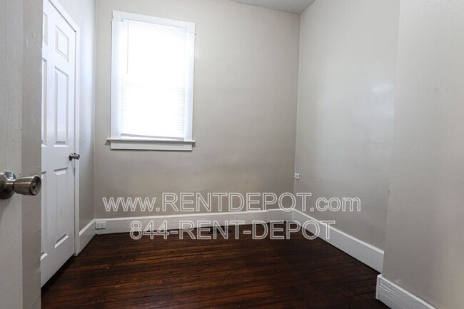 Building Photo - 2114 N. Fifth Ave.