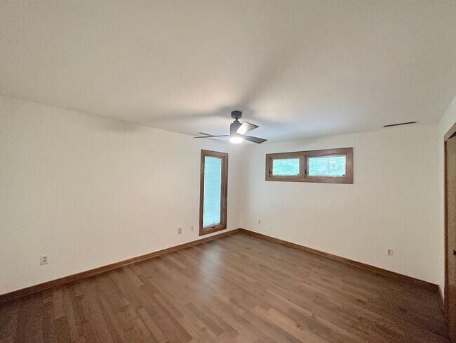 Building Photo - This Home is a Hole in One!