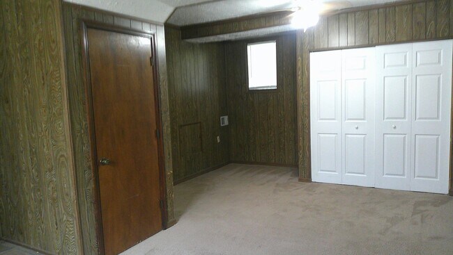 Building Photo - 6 or 18 MONTH LEASE AVAILABLE