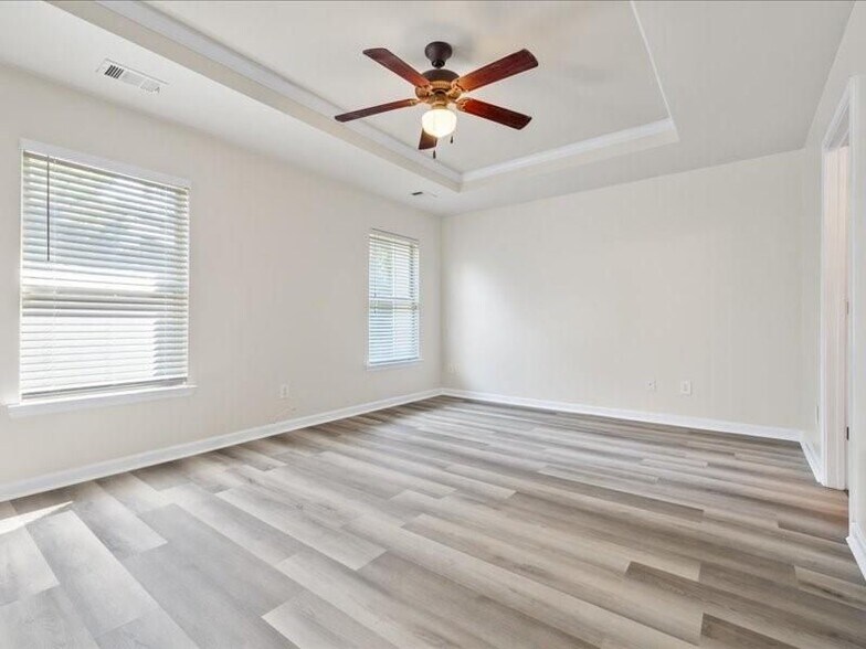 Building Photo - 472 Tufton Tr