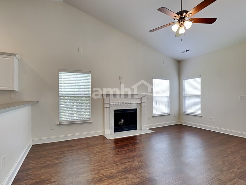 Building Photo - 126 Spindle Way