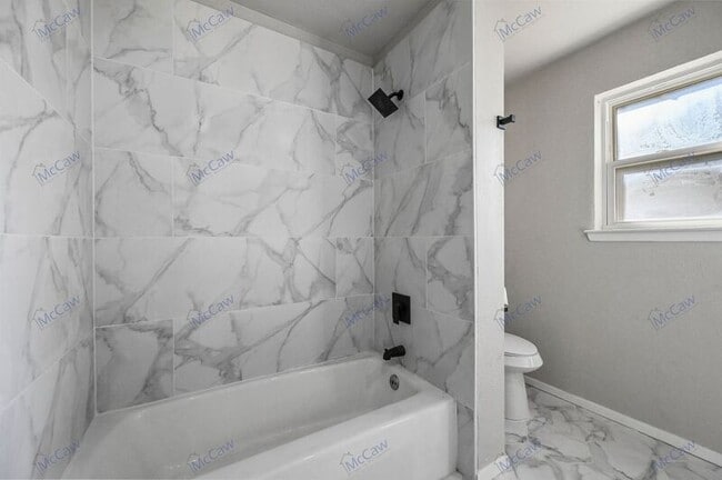Building Photo - 3621 Spring Valley Dr