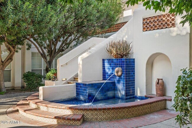 Building Photo - 5200 S Lakeshore Dr