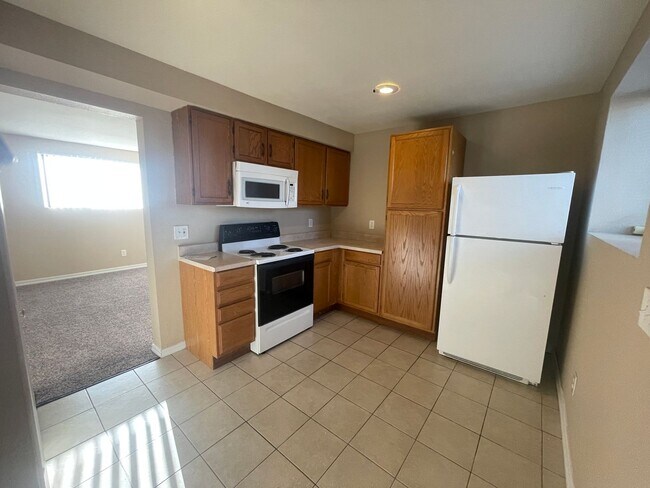 Building Photo - 2 Bed 1 Bath in East Denver Available NOW!