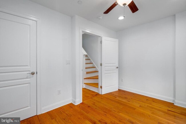 Building Photo - 623 Emily St