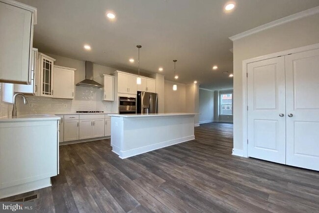 Building Photo - 136 Bleeker Pl