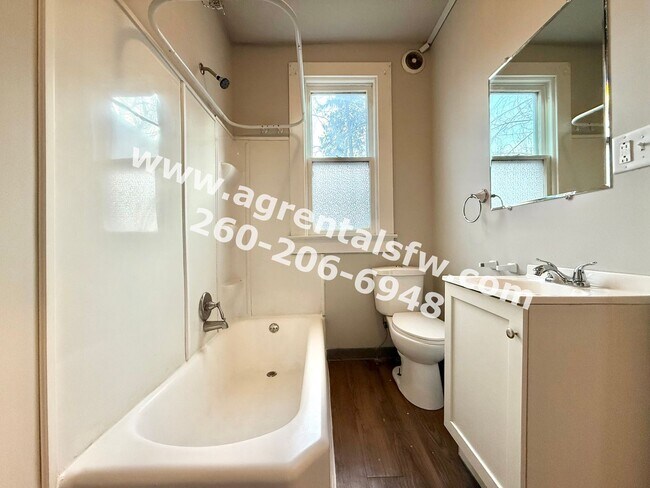 Building Photo - 2921 Broadway